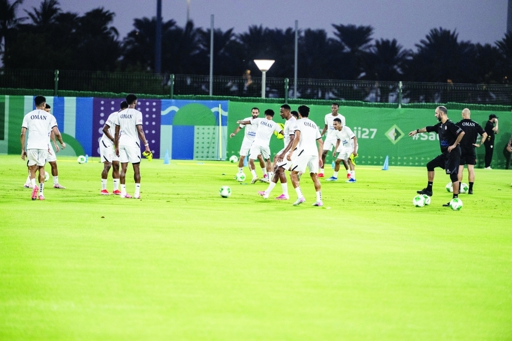 عُمان تواجه العراق في افتتاح مشوارها بخليجي 27.. والسعودية تلتقي الكويت
