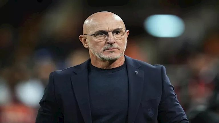 بطل العالم مستمر حتى 2032.. تجديد عقد دي لا فوينتي مع منتخب إسبانيا رسميًا