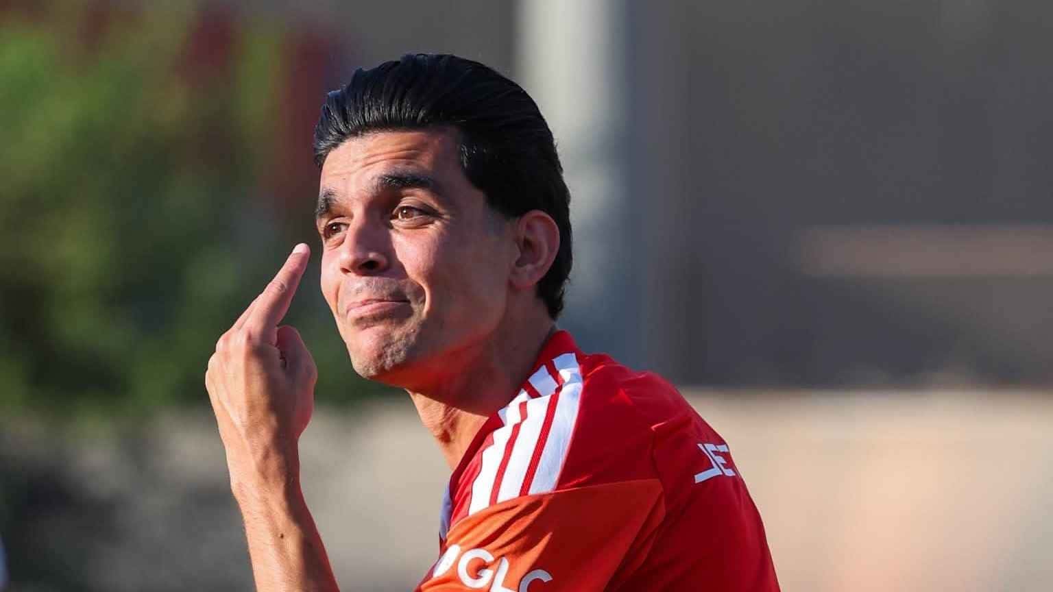 الأهلي يشعل صفوفه بخدمات أشرف بن شرقي قبل القمة — صورة أرشيفية — ahlynews.com
