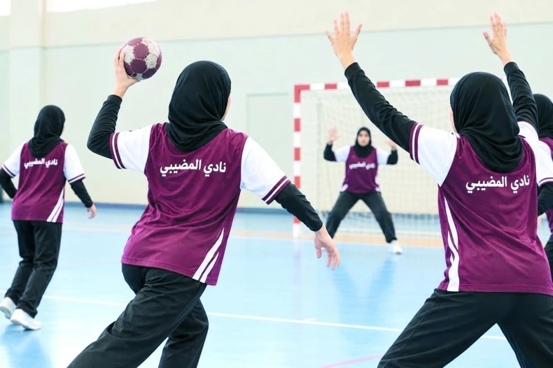 انطلاق دورة كرة اليد للفتيات في نادي المضيبي لتعزيز المواهب النسائية