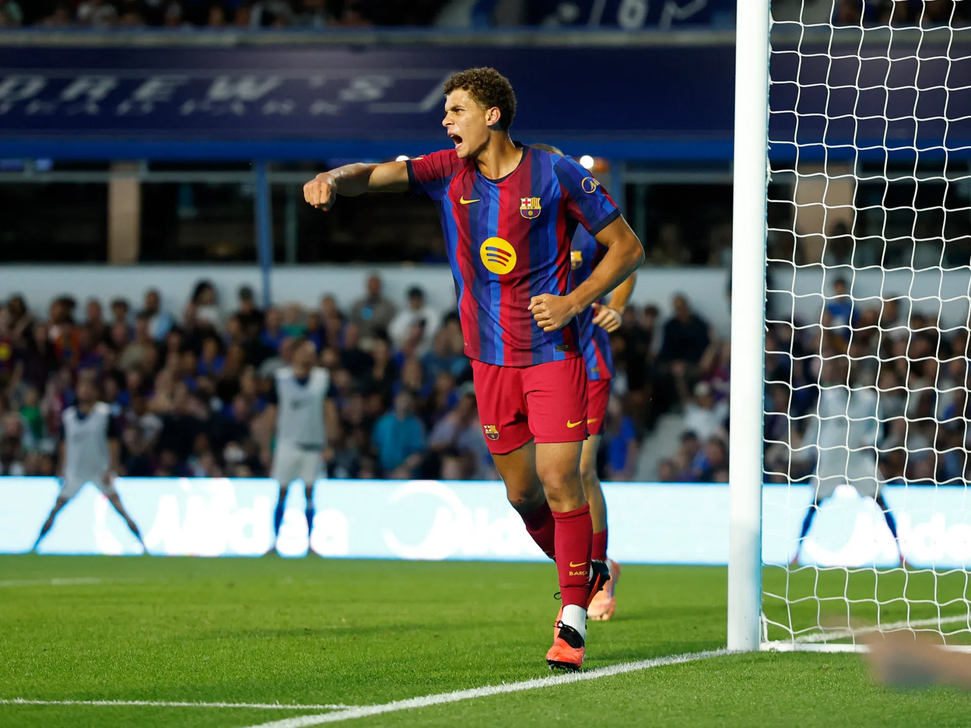 من برشلونة إلى توتنهام.. جيل مصري جديد في ملاعب أوروبا