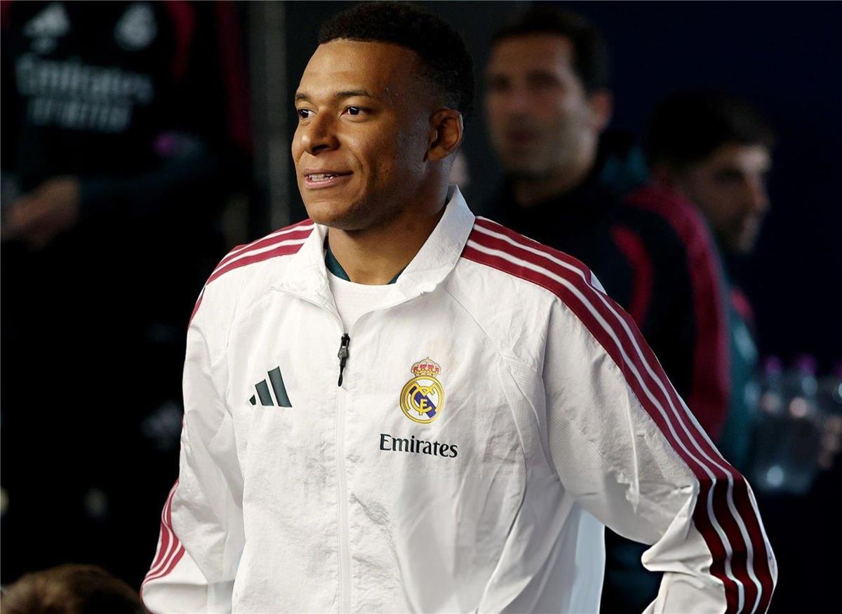 مبابي يتجاوز راؤول ويحطم رقم ميسي في ليلة فوز ريال مدريد على روما