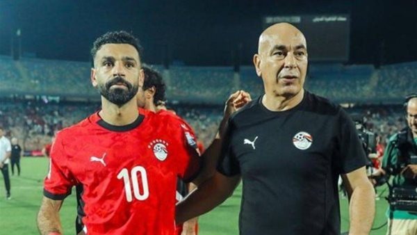 استبدال محمد صلاح أمام أنجولا ومغادرته معسكر مصر يفتحان باب التساؤلات