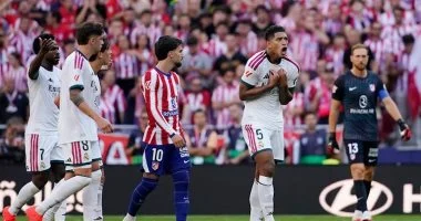 أتلتيكو مدريد يتقدم على ريال مدريد بهدفين في 6 دقائق وطرد هويسن.. فيديو