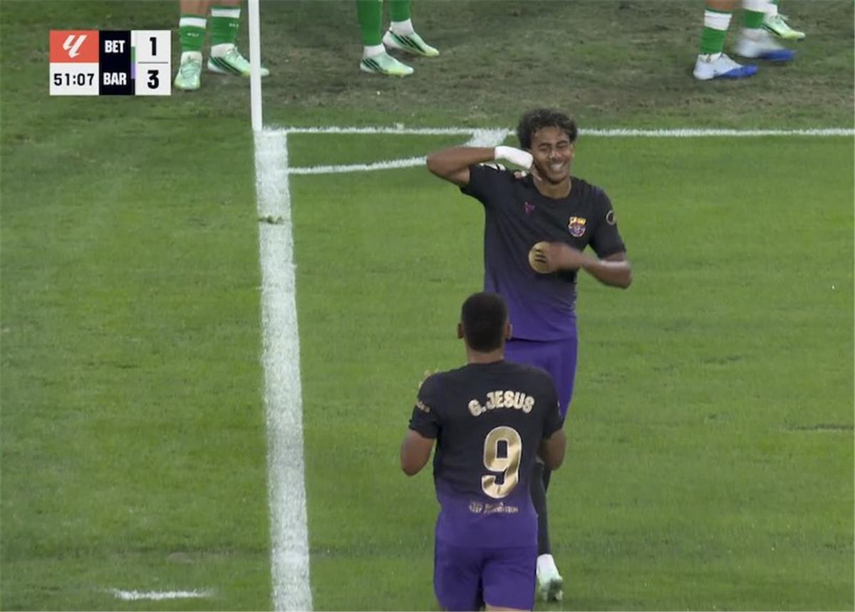 برشلونة يعزز تقدمه أمام بيتيس بهدف جيسوس قبل تقليص الزلزولي وطرد بيرنال
