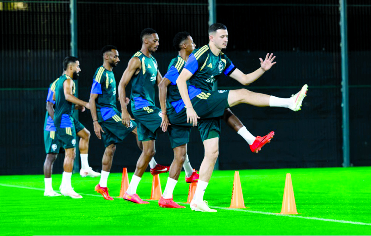 العراق يواجه السعودية لحسم التأهل إلى نصف نهائي كأس الخليج 2026