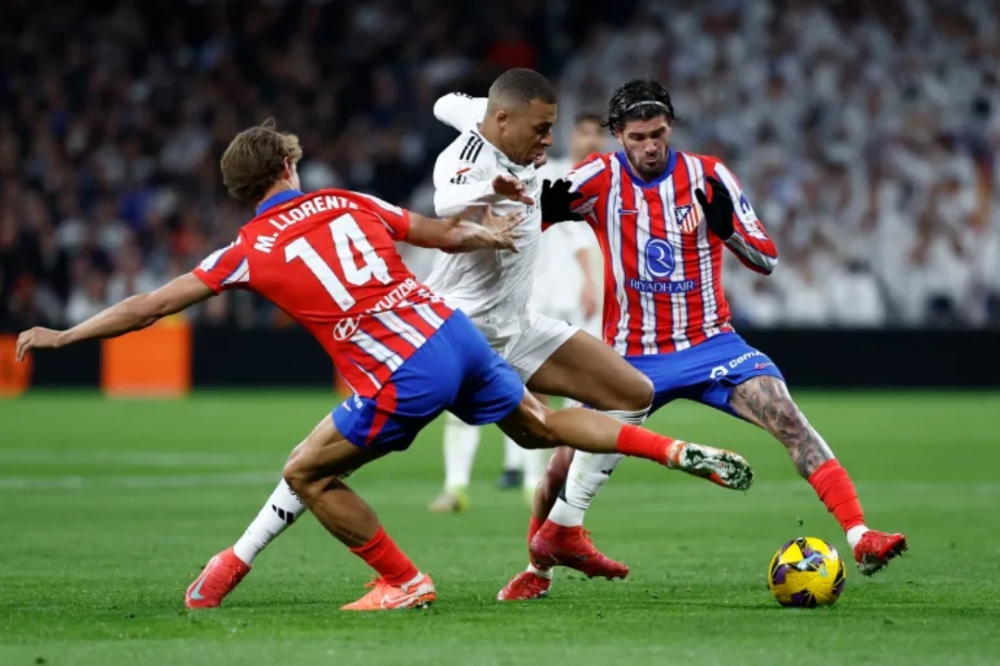 تيباس يرفض اتهامات ريال مدريد بوجود مؤامرة تحكيمية في الدوري الإسباني