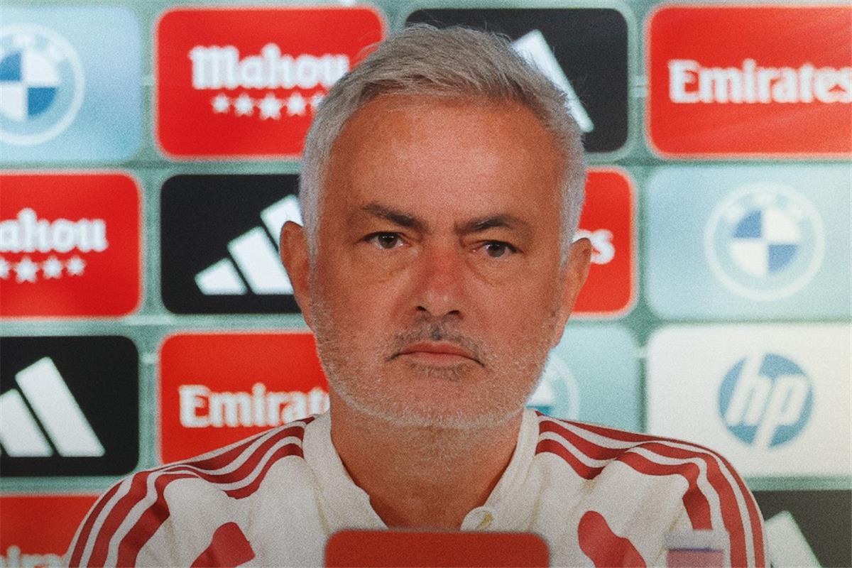 مورينيو يدعم فينيسيوس ويشيد بتمسكه بريال مدريد