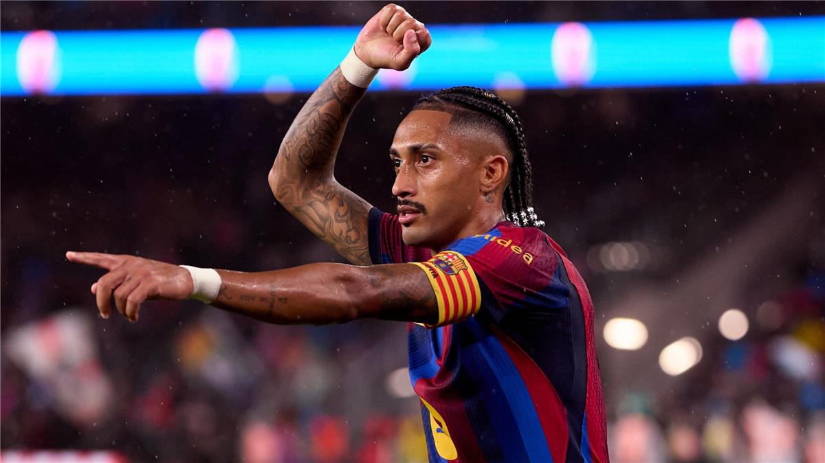 تخطى ميسي ويطارد رونالدو.. رافينها يواصل تحطيم الأرقام القياسية مع برشلونة