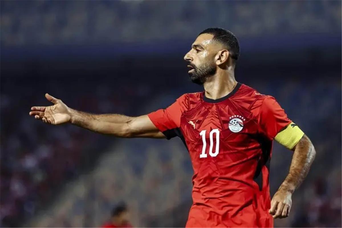 صحيفة تركية تنتقد حسام حسن بعد استبدال محمد صلاح أمام أنجولا