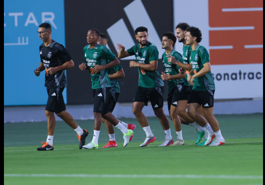 منتخب الجزائر يبدأ تحضيراته لمواجهة زامبيا بقيادة حمداني وعنتر يحيى